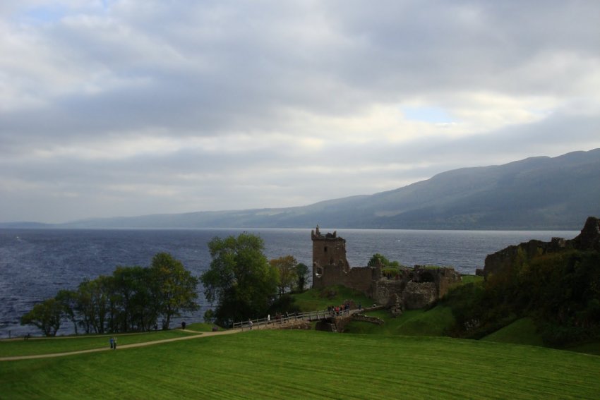 Фото достопримечательностей Великобритании (Англии): Панорама озера Лох-Несс