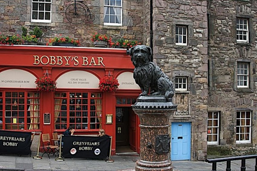 Фото достопримечательностей Великобритании (Англии): В Шотландии все напоминает о старине...