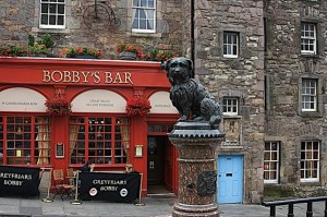 В Шотландии все напоминает о старине...