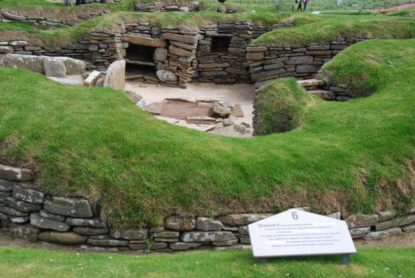 Фото достопримечательностей Великобритании (Англии): Вход в мегаллитическую постройку Скара Брае