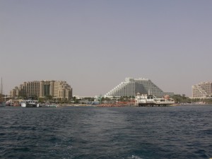 Современные отели Эйлата. Вид со стороны залива (Израиль)