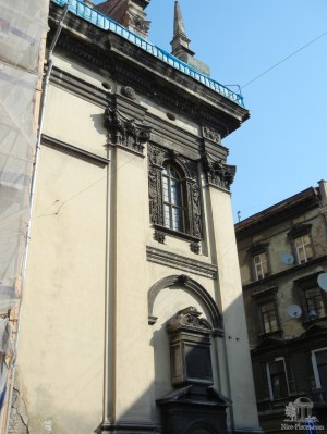 Старинный костел Св. Петра и Павла ордена иезуитов (1610-1630 гг). Весной 2011 был на реставрации (Львов и область)