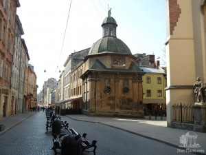Улица Галицкая, одна из самых красивых. Впереди справа часовня Боимов (Львов и область)