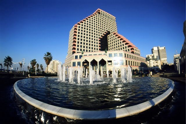 Фото достопримечательностей Израиля: Здания в современных районах Тель-Авива напоминают дворцы