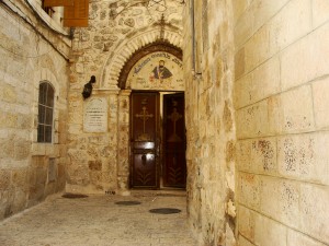 Вход в христианскую церковь (Израиль)