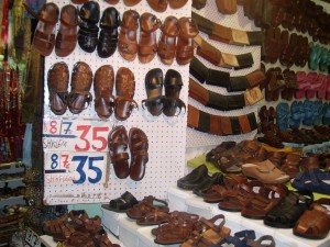 Кожаная обувь ручной работы на Иерусалимском базаре (Израиль)