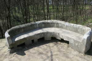 Парк в городке Вишневец и старинная скамейка Оноре де Бальзака (Тернополь и область)