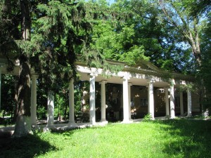 Парк в селе Залещики. Старинная усадьба, отведенная под больницу (Тернополь и область)