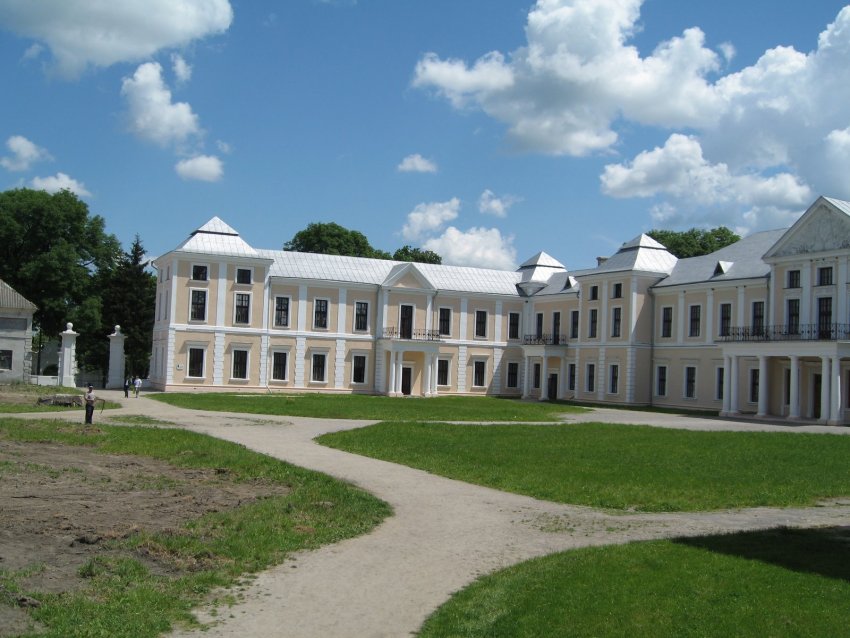 Фото достопримечательностей Тернополя и Тернопольской области: Вишневец. Дворец Вишневецких &mdash; родовое гнездо влиятельных князей