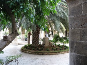 Дворик монастыря Кармелитов (Израиль)