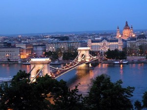 Так Цепной мост выглядит ночью (Будапешт)