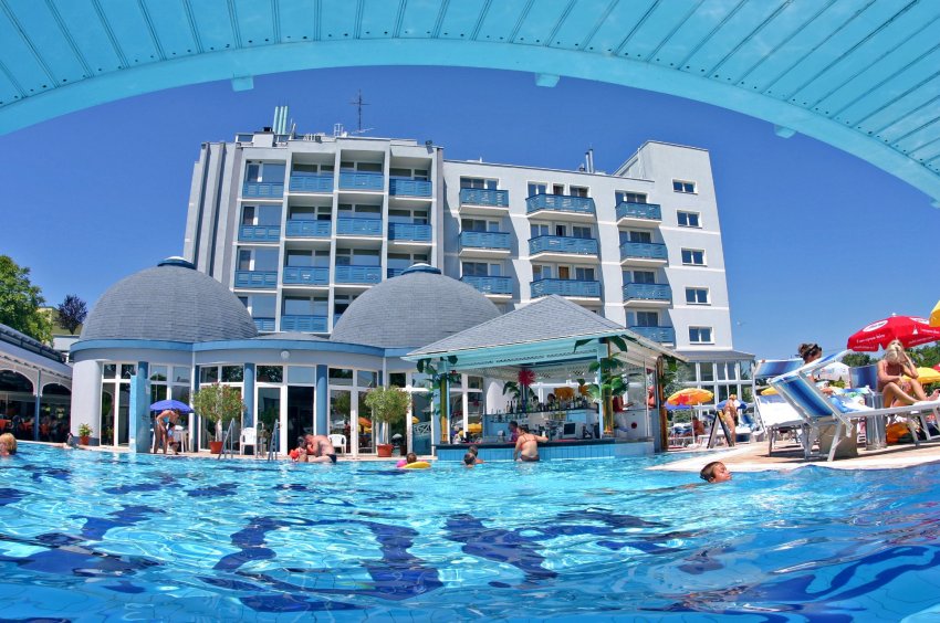 Фото достопримечательностей Венгрии: Silver Hotel в Хайдусобосло 