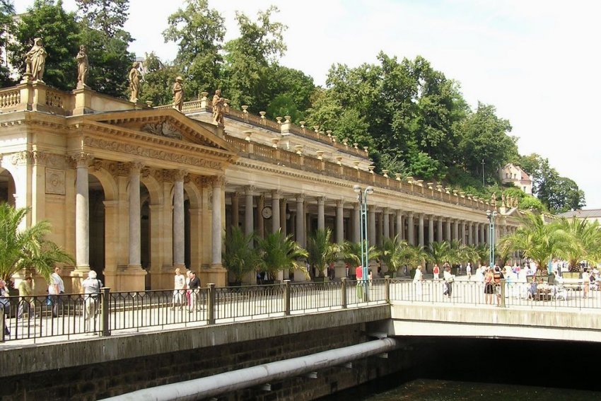 Фото достопримечательностей Чехии: Карловы Вары &mdash; уникальный курорт с уникальной архитектурой