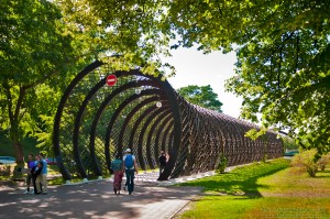 Арка-галерея в Нескучном саду - вход на Андреевский мост