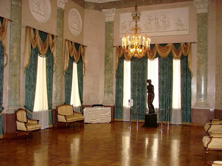 Фото достопримечательностей Москвы и Подмосковья: Мраморный зал для балов