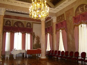 Розовая гостиная. Концерты здесь проходят каждую вторую и четвертую среду месяца