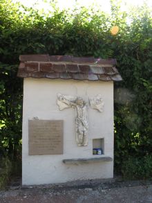 Распятие в память жертвам террора на территории Золочевского замка (Золочев)