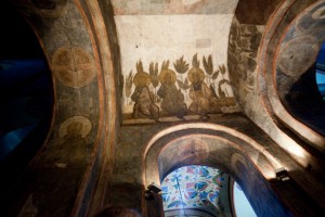 Успенский собор внутри. Сохранившиеся фрески Андрея Рублева (Золотое Кольцо России)