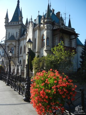 Якобов дворец. Вид с моста (Словакия)