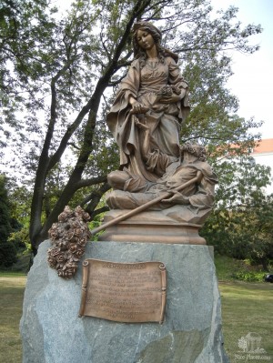 Статуя Алжбеты Дуринской 1207-1231 гг (Словакия)