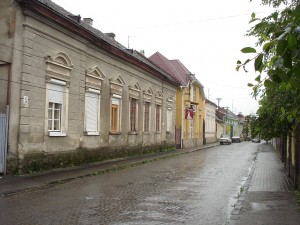 Берегово. Старинная улочка с традиционной застройкой (Карпаты и Закарпатье)