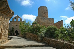 Остров Майорка. Замок в городе Капдепера (Capdepera)