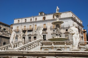 Пьяцца Претория — одна из центральных площадей Палермо (Италия)