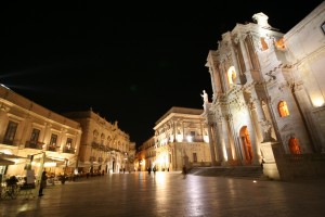 Ночь на Соборной площади в Сиракузах