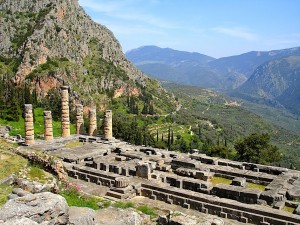 Остатки святилища Аполлона в Дельфах