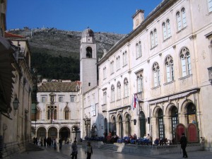 Дворец Спонца на центральной площади Лужа (Хорватия)