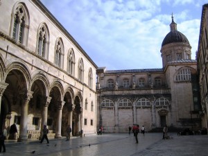 Дворец Спонца и Кафедральный собор впереди (Хорватия)