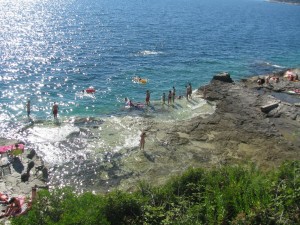 Каменный пляж в Пуле. Для тех, кто не любит песок (Хорватия)