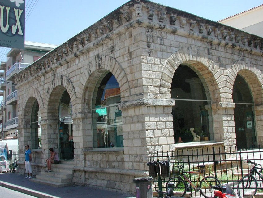 Фото достопримечательностей Греции: Венецианская лоджия в городе Ретимно