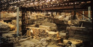 Раскопки города Акротири в Санторини (Греция)