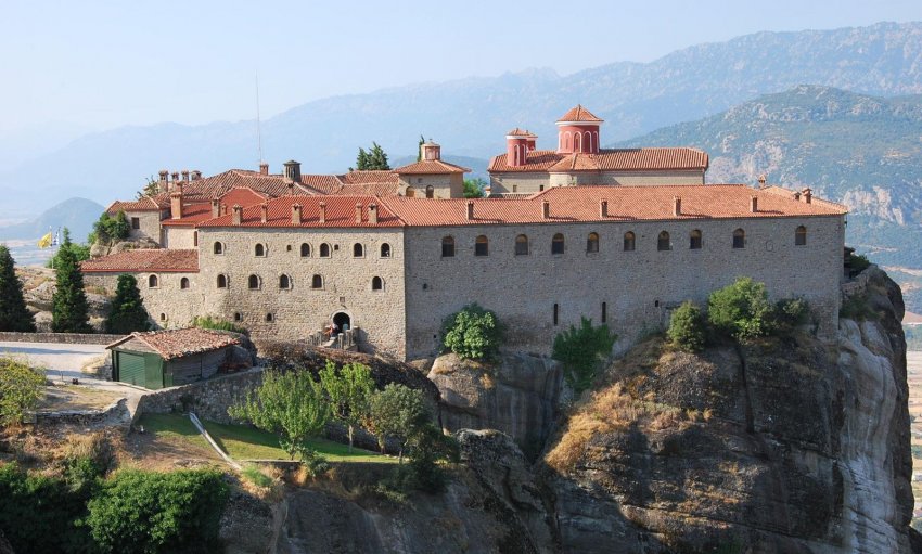 Фото достопримечательностей Греции: Метеоры. Женский монастырь Святого Стефана. Общий вид