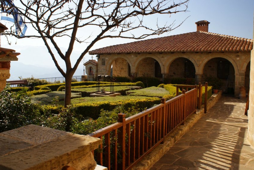 Фото достопримечательностей Греции: На территории монастыря Св. Стефана