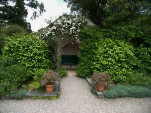 Маленький ухоженный домик. Возможно, в нем живут гномы? (Великобритания (Англия))