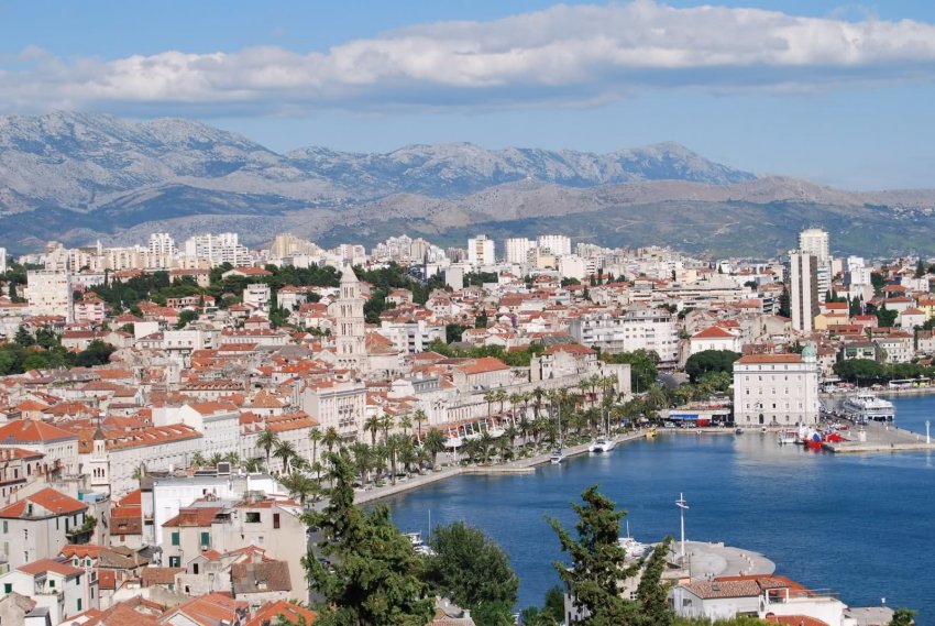 Фото достопримечательностей Хорватии: Сплит. Вид на город с высоты полета