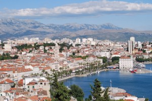 Сплит. Вид на город с высоты полета