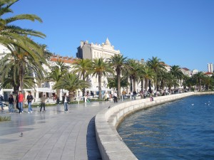 Сплит. Набержная Рива - излюбленное место для отдыха