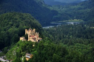 замок Хоэншвангау. Вид с замка Ношвайштан (Германия)