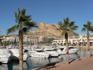 Вид на крепость с набережной (Испания)