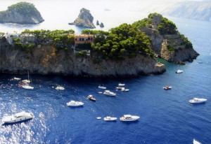 Остров Галло Лунго (Италия)