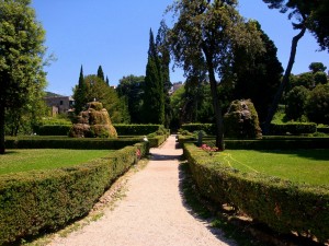 Дорожка в парке виллы Д'Эсте (Италия)
