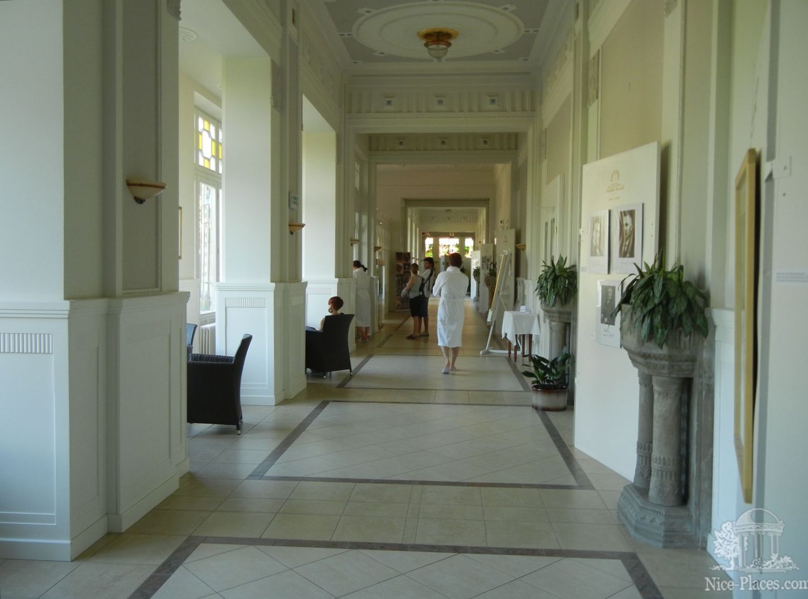 Фото достопримечательностей Словакии: В холле Спа-комплекса "Ирма"