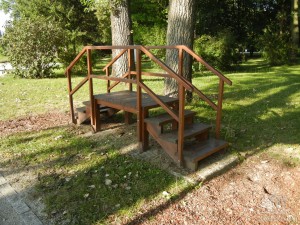 Мостик в парке для реабилитации пациентов (Словакия)