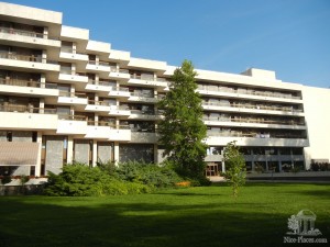 Современные санаторные корпуса на острове Пештян (Словакия)