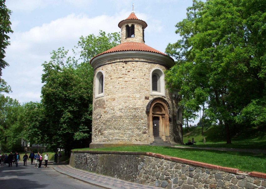 Фото достопримечательностей Чехии: Ротонда Святого Мартина &mdash; самое старинное сооружение Вышеграда