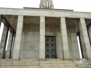 Зал мемориальных обрядов у основания стеллы (Словакия)