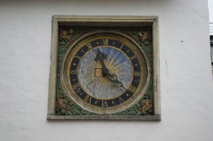 Старинные часы на церкви Святого Духа, "идут" с 1688 года (Прибалтика)